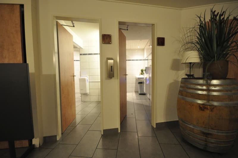 Limited until 30.09.2027: Turnkey restaurant with inventory at top location (14)