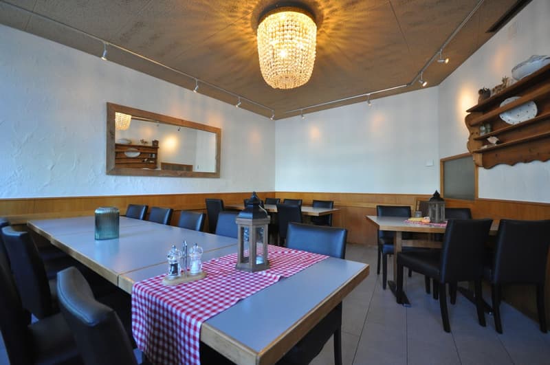 Limited until 30.09.2027: Turnkey restaurant with inventory at top location (10)