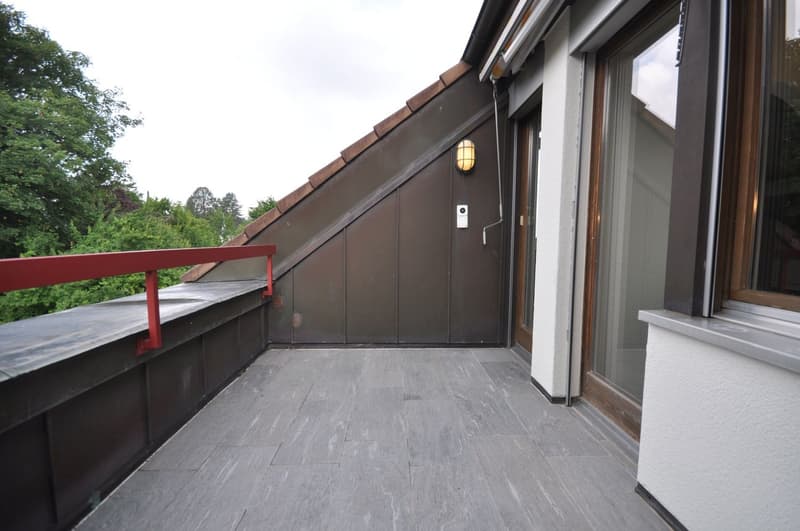 Kürzlich sanierte 1.5-Zimmer-Dachwohnung mit Balkon (8)