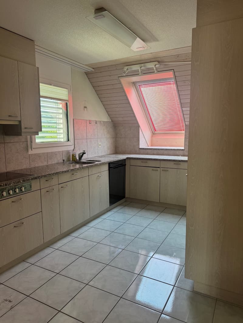 Grosszügige 5.5-Zimmer-Dachmaisonette in Samstagern – Sofort verfügbar! (6)
