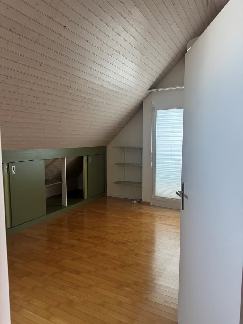 Grosszügige 5.5-Zimmer-Dachmaisonette in Samstagern – Sofort verfügbar! (10)