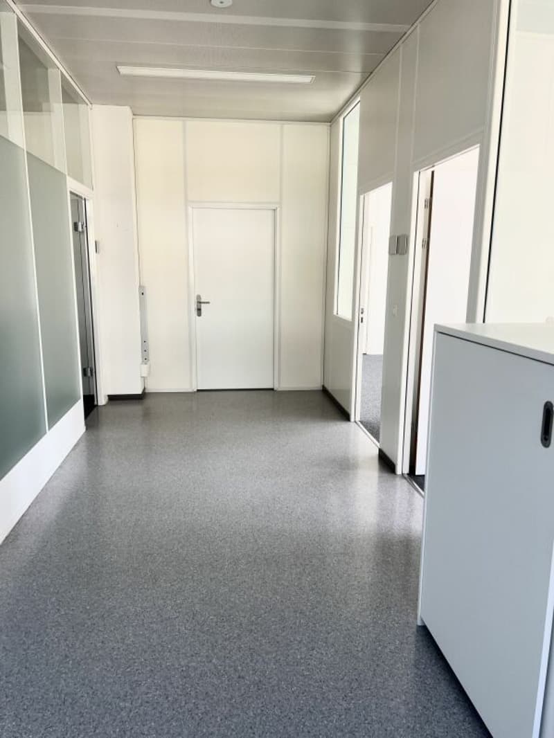 Bright, attractive office space for rent (4)