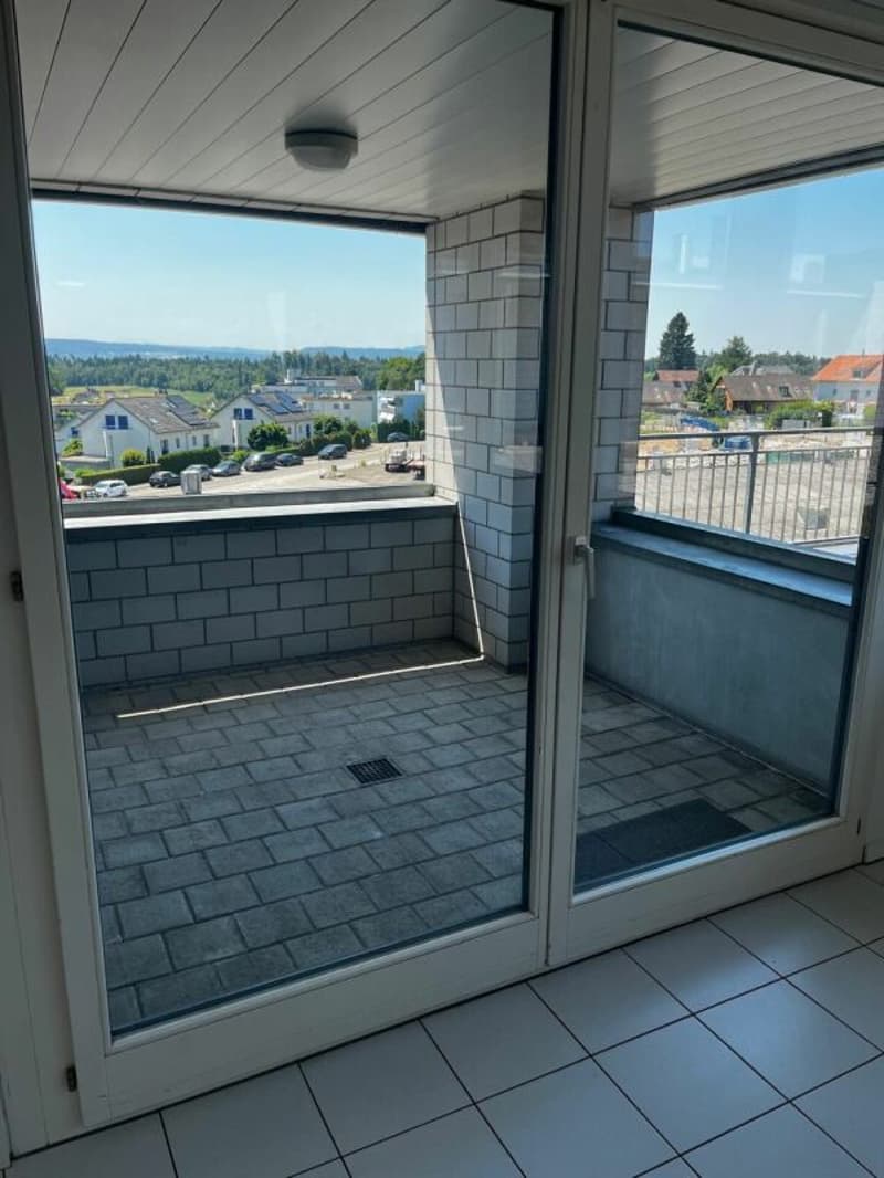 Bright office with private balcony and WC (6)