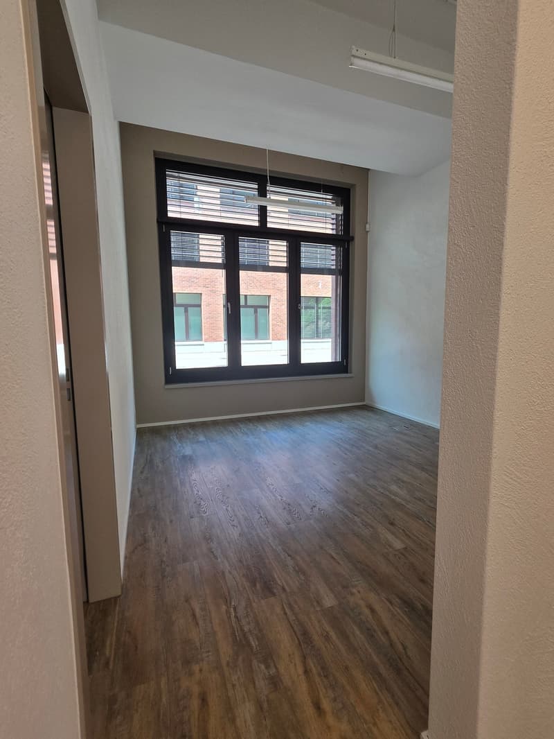 90 m² für Ihre Geschäftsidee – Praxis, Büro, Studio oder Laden in Arbon (4)