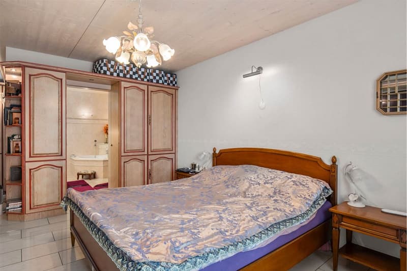 Estate with main and guest house / office in a unique location (8)