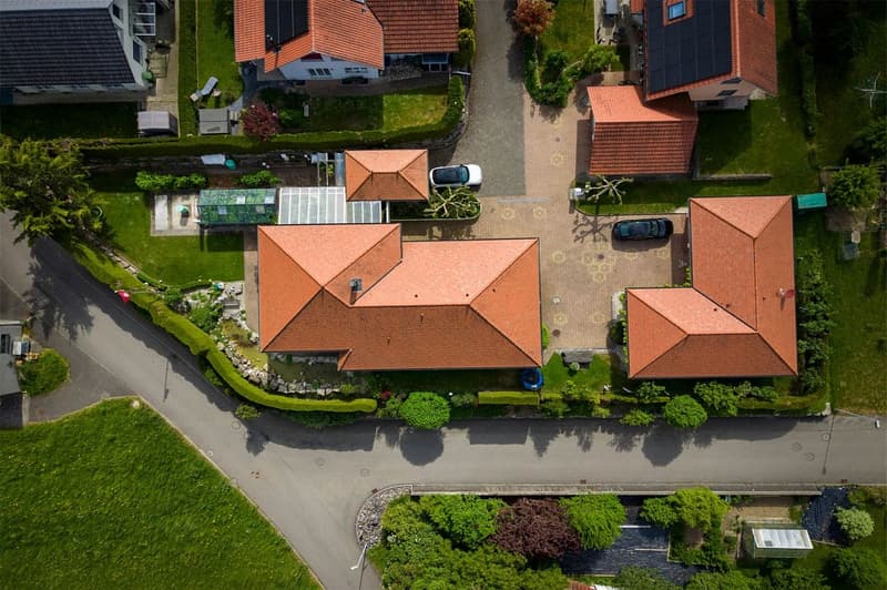 Estate with main and guest house / office in a unique location (13)