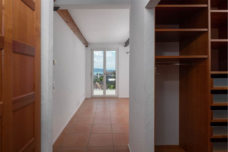 House with a 3½ and a 2½-room apartment with a lake view (10)