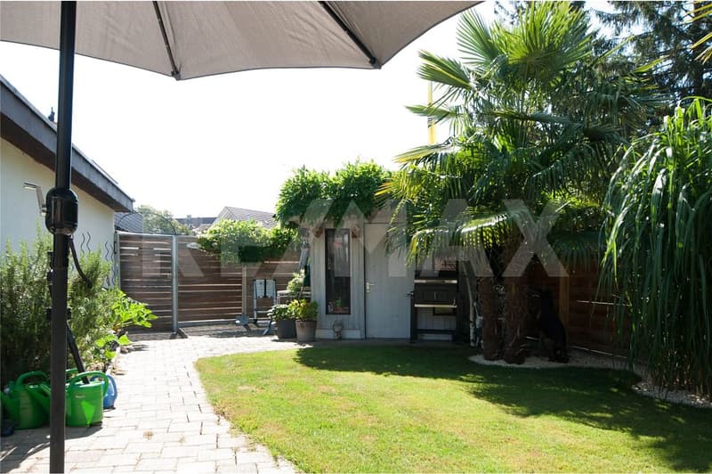 Well-maintained single-family house with winter garden and pool (10)