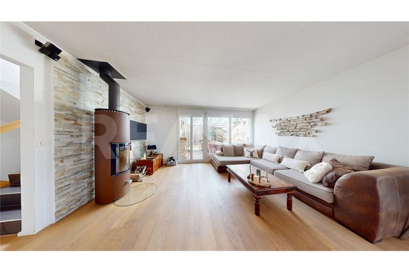 Well-maintained single-family house with winter garden and pool (2)