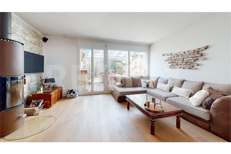 Well-maintained single-family house with winter garden and pool (8)