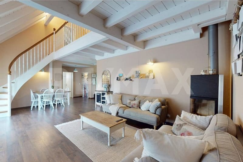 Leben auf zwei Ebenen Stilvolle Dachmaisonette mit sonniger Terrasse in Oberglatt (2)