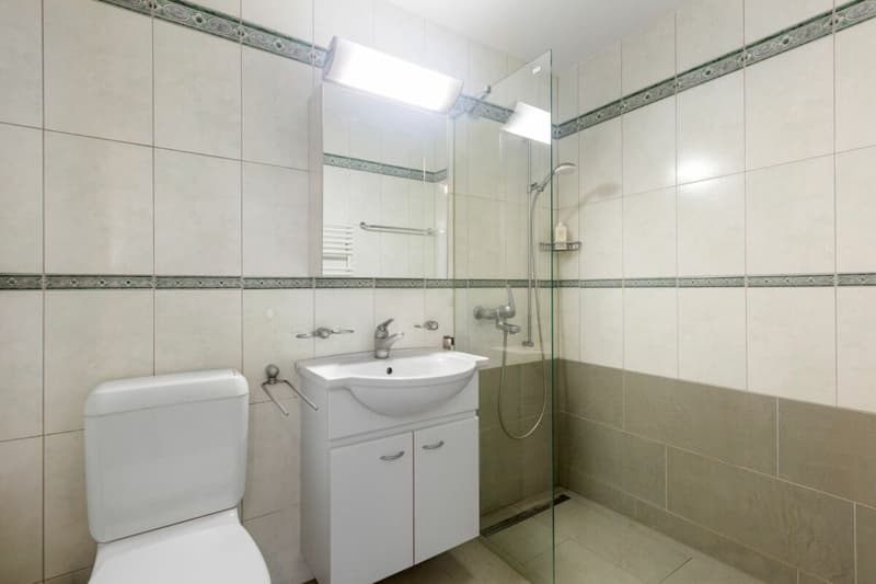 Charmant appartement de jardin 3 pièces avec espace de séjour ensoleillé et vue ouverte sur le vert (8)