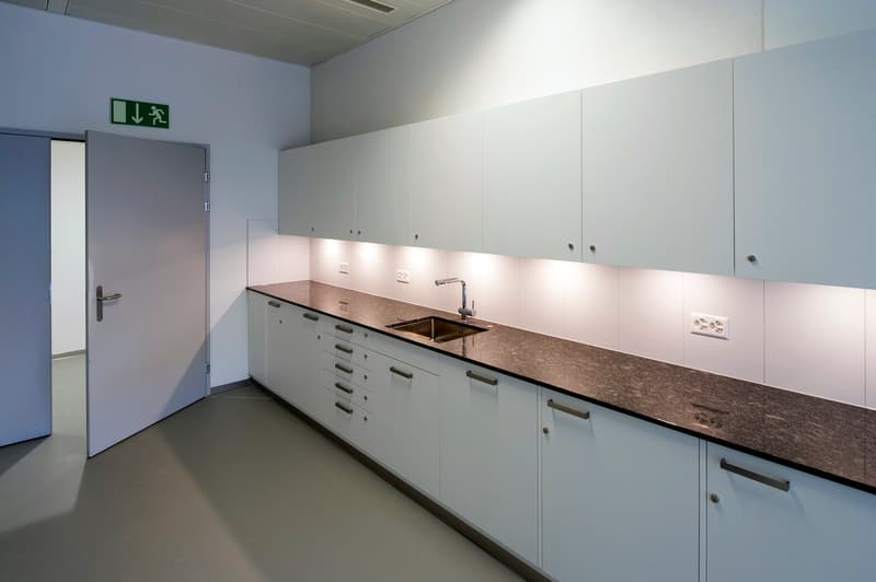 Modern office space – central, representative, and ready for occupancy (8)