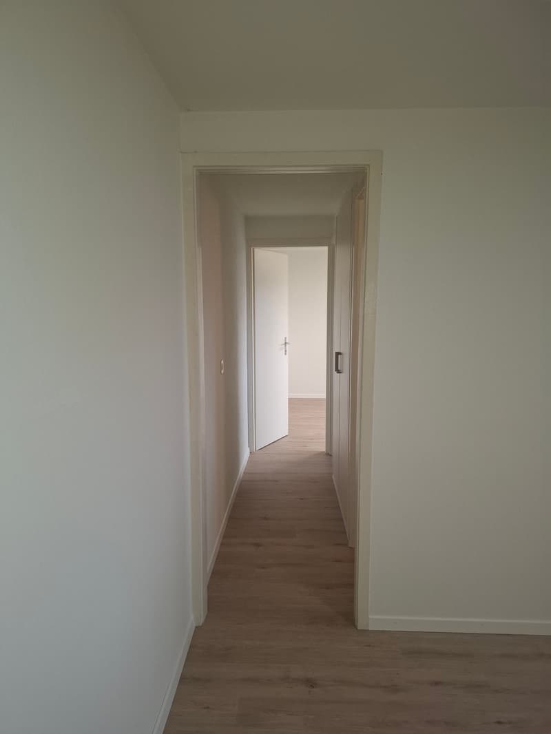 Gang Perspektive von Wohnzimmer 1 in Richtung Wohnzimmer 2