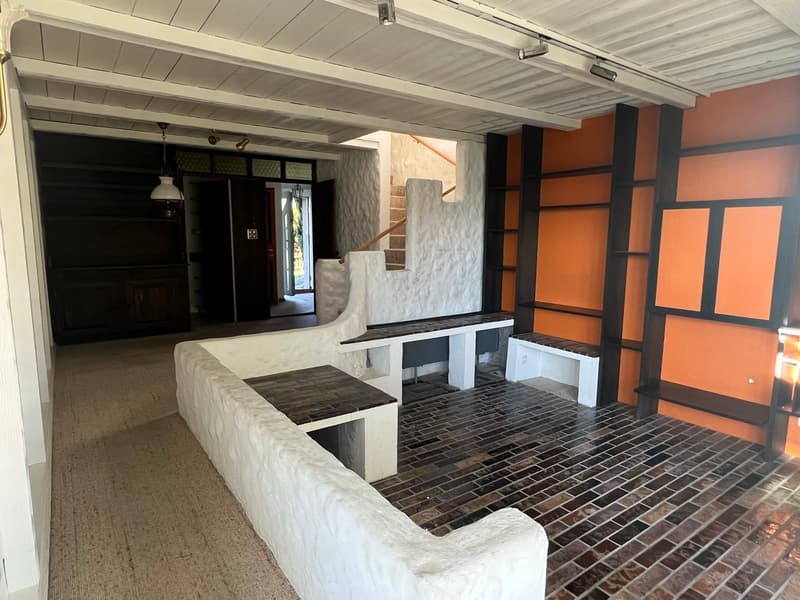Great corner semi-detached house in a popular neighborhood (8)