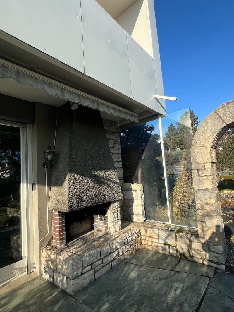 Great corner semi-detached house in a popular neighborhood (5)
