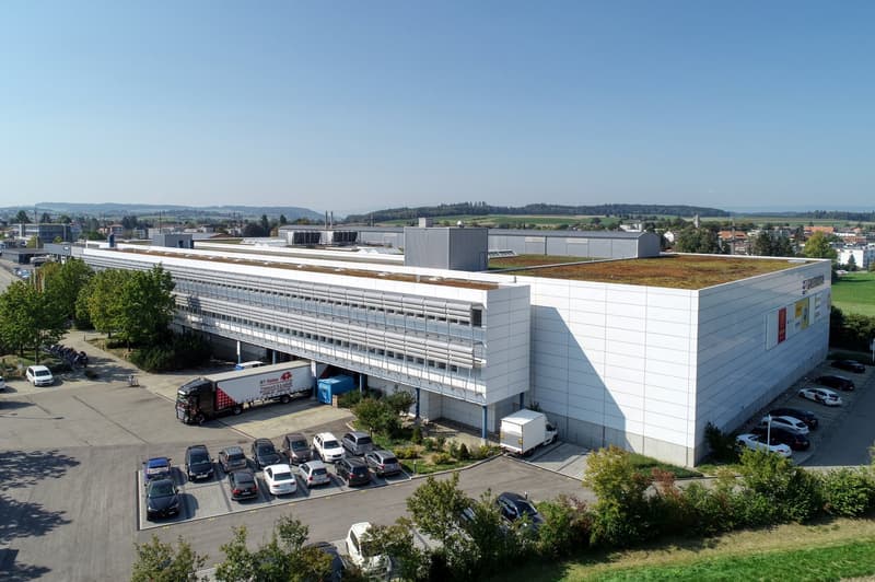 Bild: Bestand mit fünf LKW-Rampen