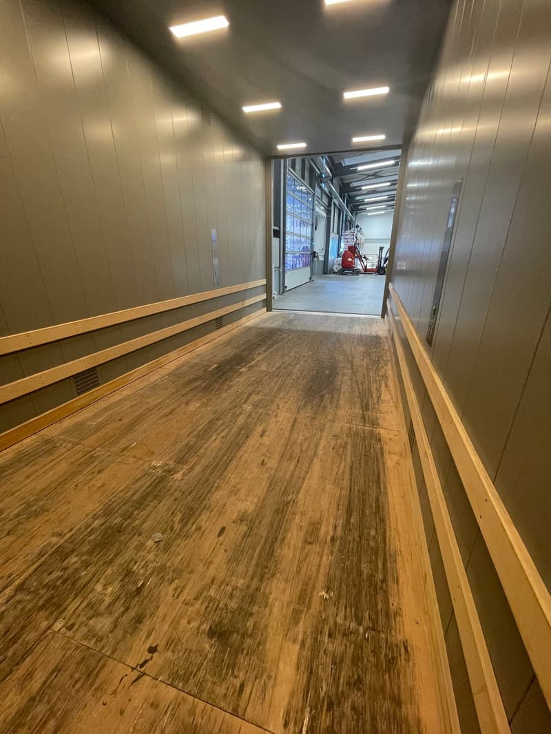 Warenlift Zugang von aussen und vom Erdgeschoss