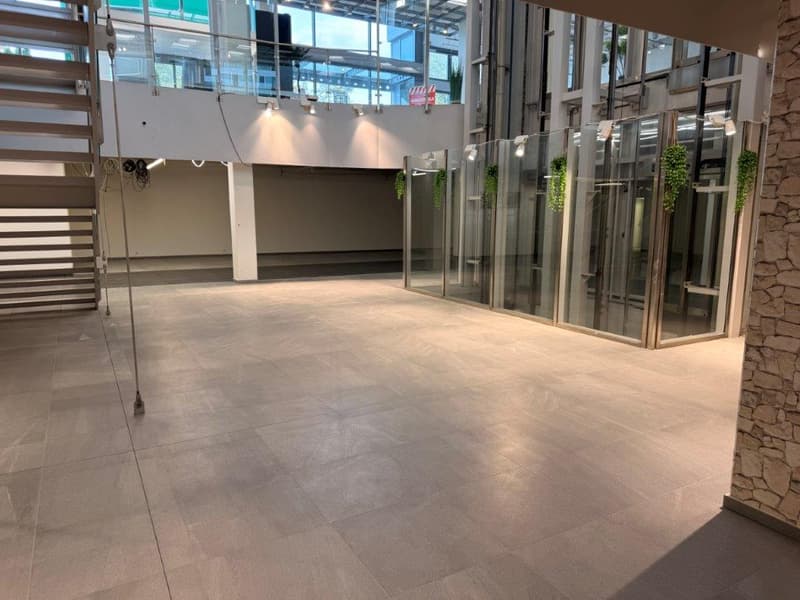 Top-Visibilität und hohe Kundenfrequenz im Hause sowie im direkten Umfeld (6)