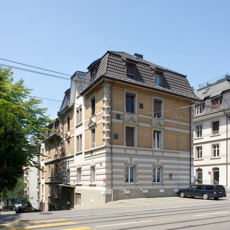 Modernes Arbeiten in repräsentativen Bürogebäude (1)