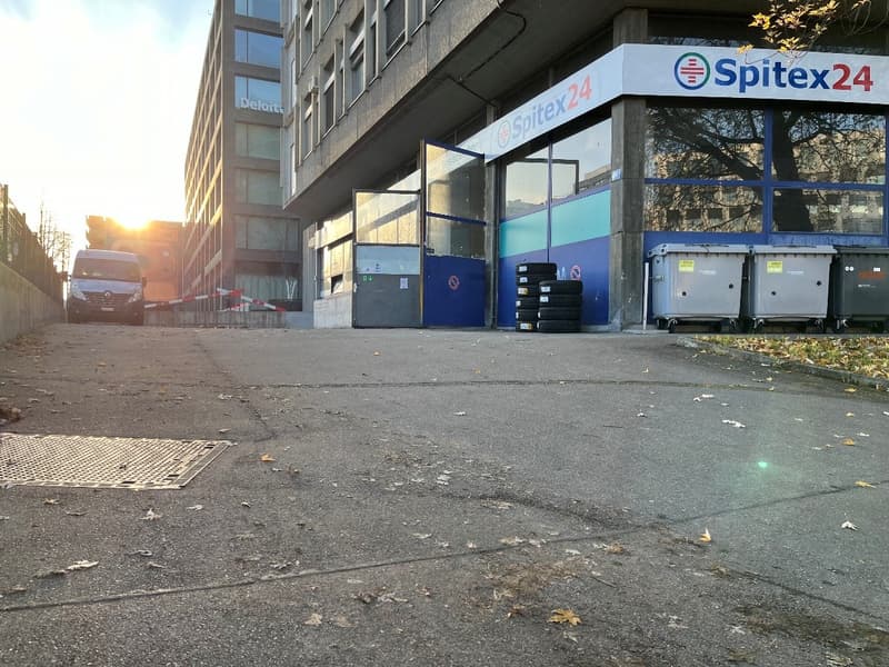 Entrepôt dans un emplacement central à Zurich (2)