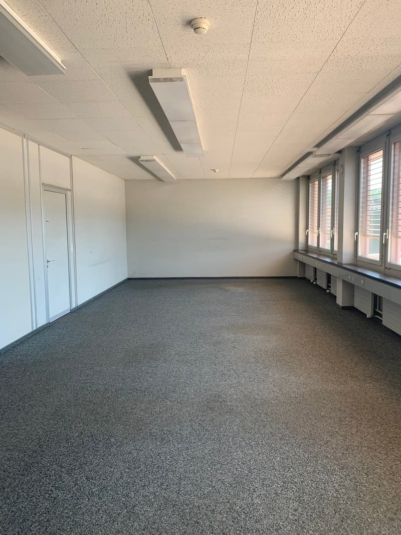 Bürofläche im 1. OG an zentraler Lage in Dielsdorf (1)
