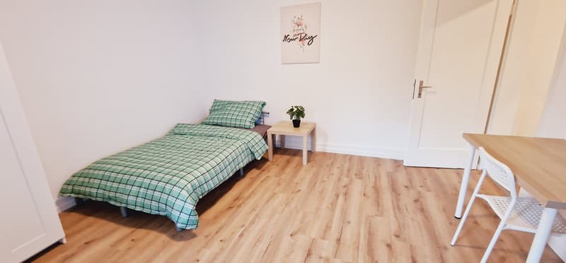 Möbliertes Zimmer (1)