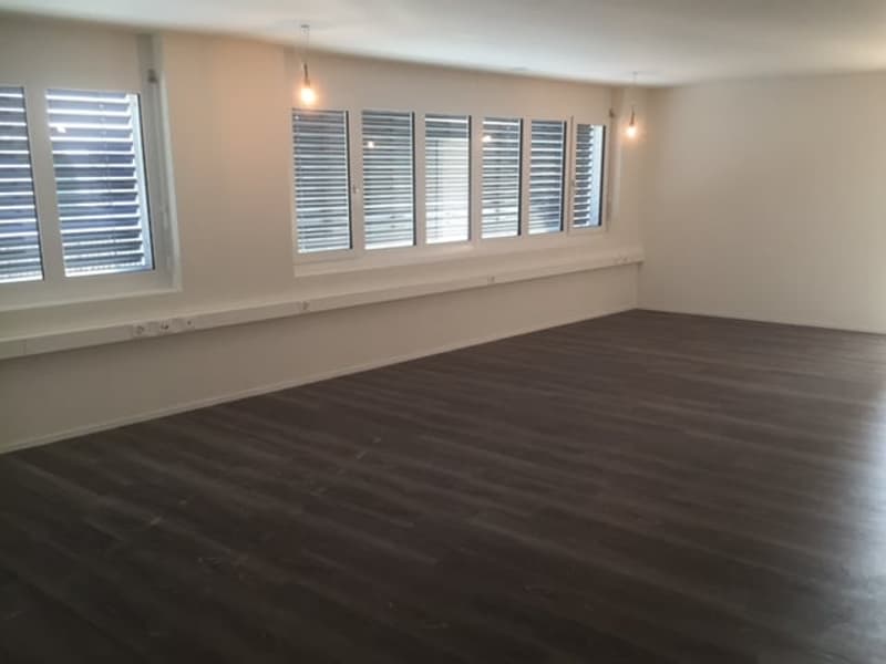 Espace de bureau moderne dans un emplacement central à Bülach (2)