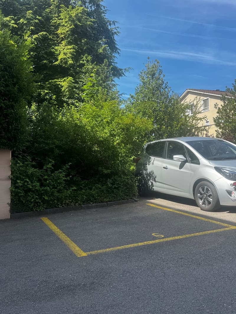 Parking extérieur pour motos ou véhicules plus petits (1)