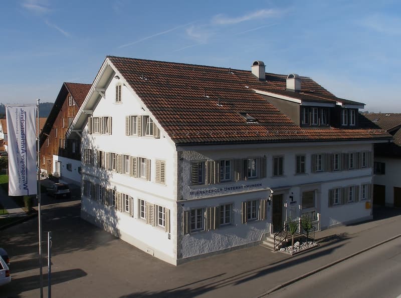 Charmante 5.5-Zimmer-Wohnung im 2. OG in Fehraltorf – mit Kamin und Holzböden (1)