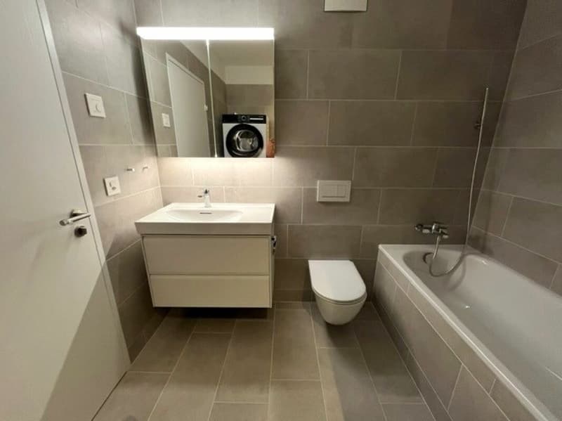 Bad mit Dusche / Wanne