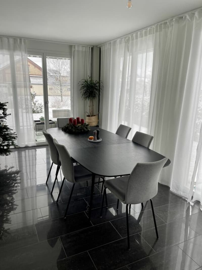 Grosszügige 3.5-Zimmer-Wohnung mit Gartensitzplatz in ruhiger Wohnlage (3)