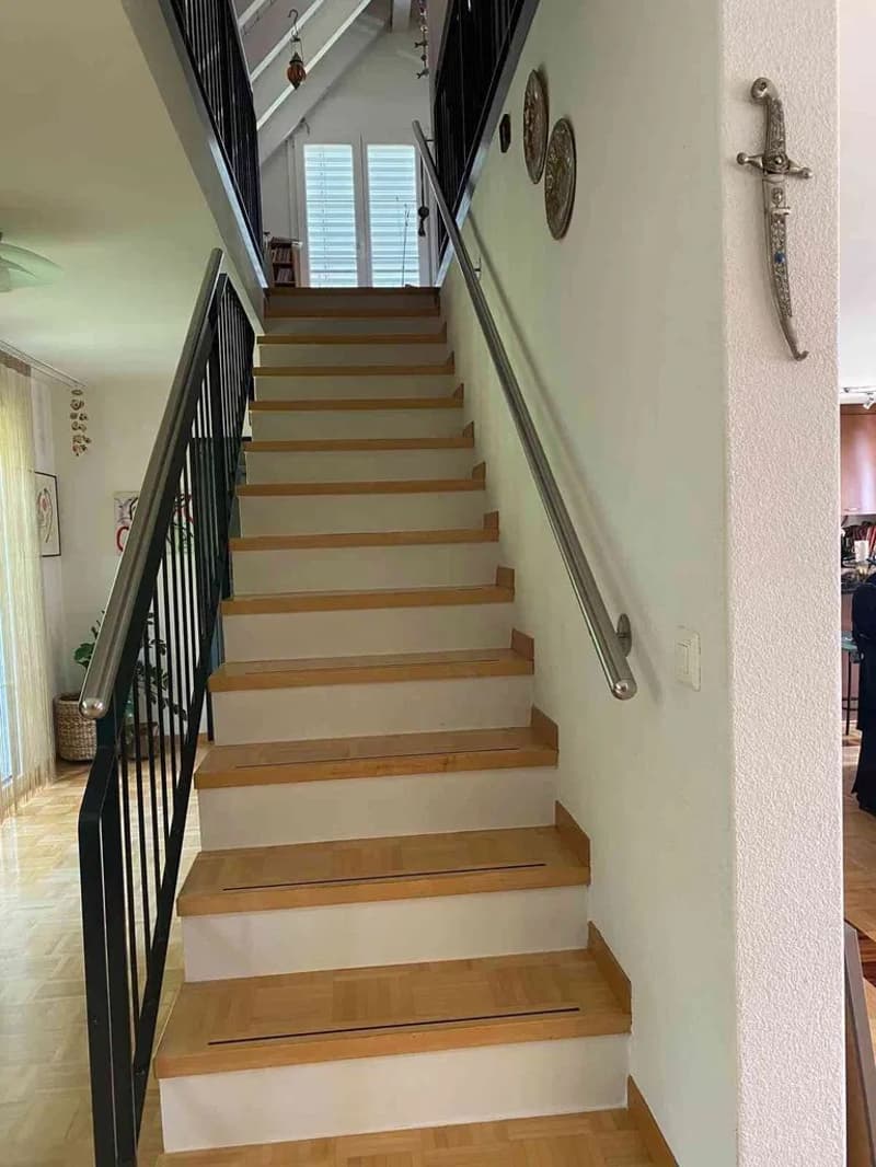 Casa familiare di 5,5 locali con giardino circondante, camino, garage e 4 posti auto a Unterengstringen (12)