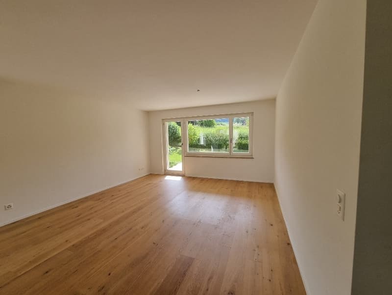 Bright 4.5-room apartment with garden, 2 garage spaces, and hobby room in Thalwil (4)