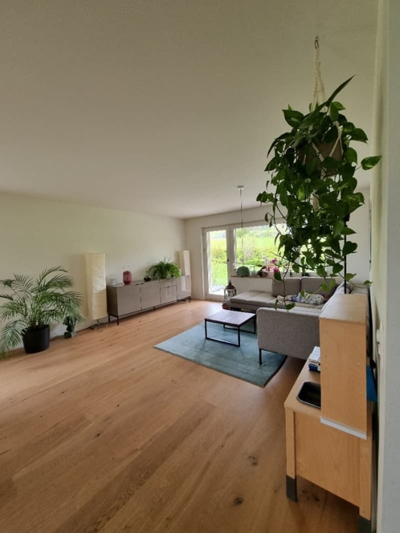 Bright 4.5-room apartment with garden, 2 garage spaces, and hobby room in Thalwil (5)
