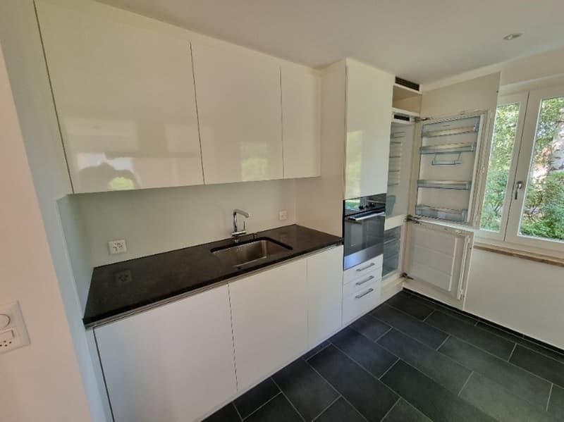 Bright 4.5-room apartment with garden, 2 garage spaces, and hobby room in Thalwil (6)