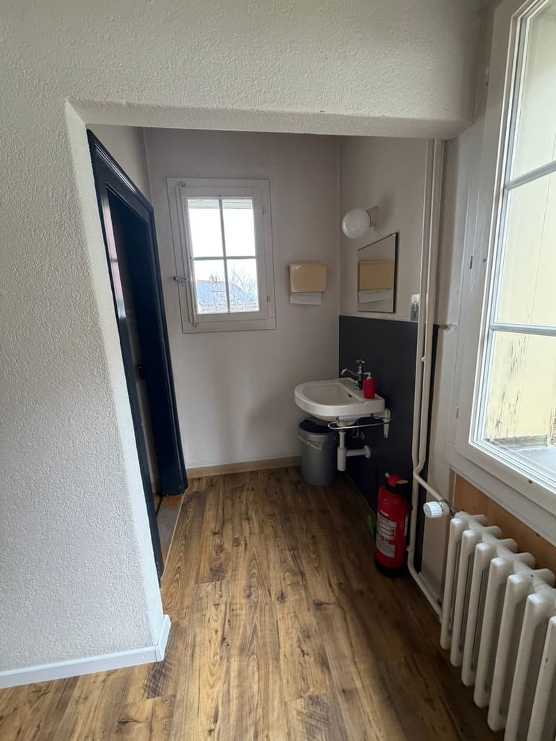 Versatile practice or office space (120 m²) in a central location (6)