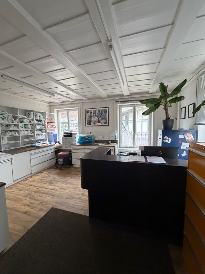 Versatile practice or office space (120 m²) in a central location (2)