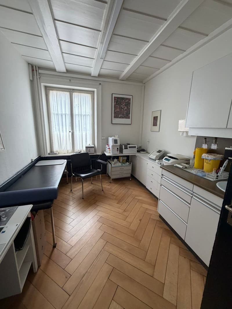Versatile practice or office space (120 m²) in a central location (8)