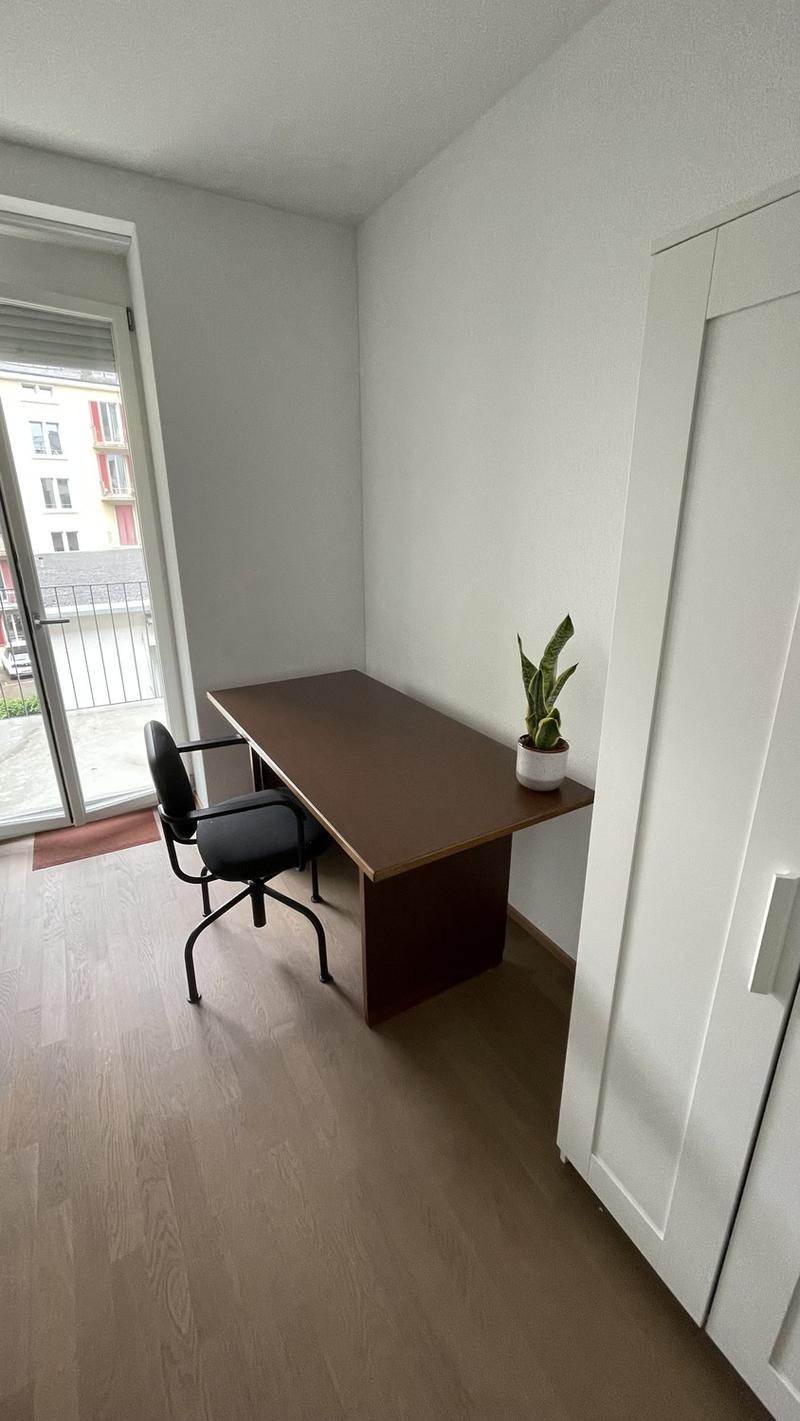 Shared room in large beautiful apartment in best location (2)