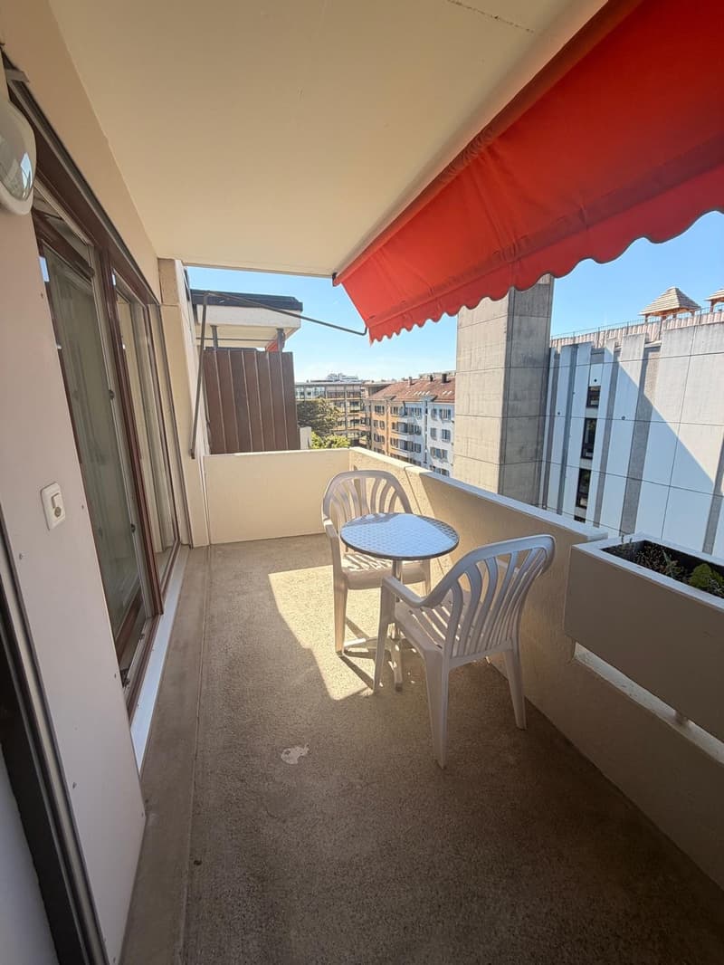 Appartement de 3.0 pièces fraîchement rénové en partie au 5e étage dans un bon emplacement (10)