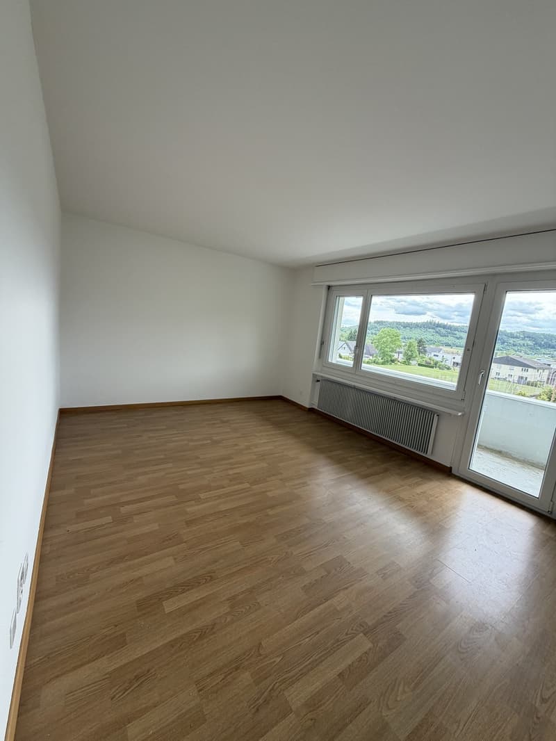Sanierte Küche und schöner Ausblick Grosszügige 3-Zimmerwohnung im 2. Obergeschoss (3)