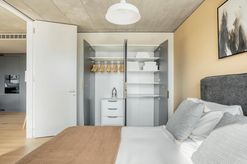 Modern 2.5-room apartment high above the clouds in Zürich-Oerlikon (10)