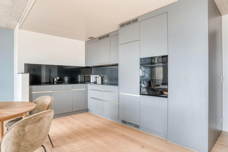 Modern 2.5-room apartment high above the clouds in Zürich-Oerlikon (6)