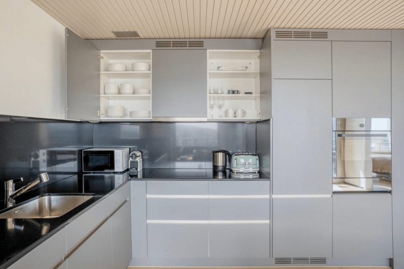 Modern 2.5-room apartment high above the clouds in Zürich-Oerlikon (7)