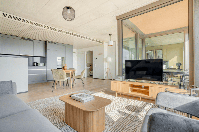 Modern 2.5-room apartment high above the clouds in Zürich-Oerlikon (3)
