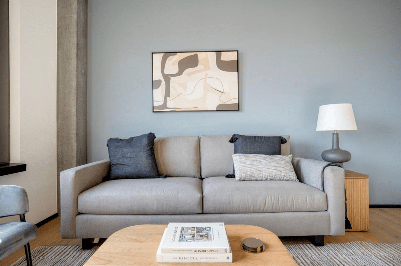 Modern 2.5-room apartment high above the clouds in Zürich-Oerlikon (2)