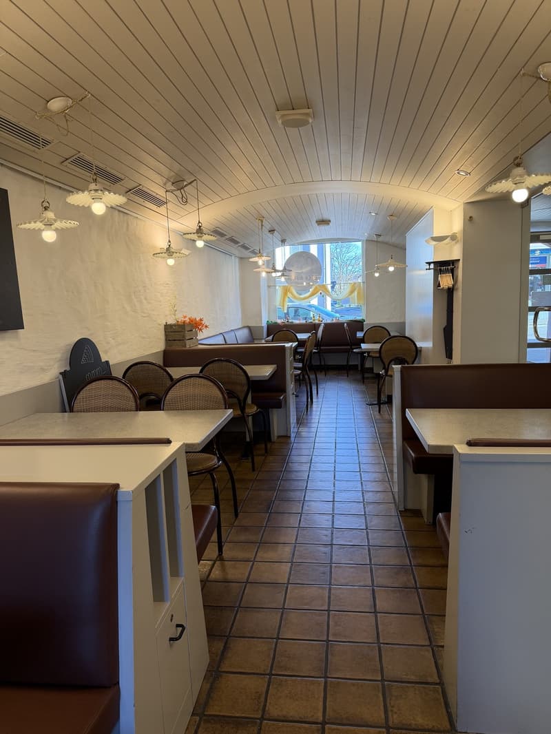 Ladenlokal & Café zu vermieten (9)
