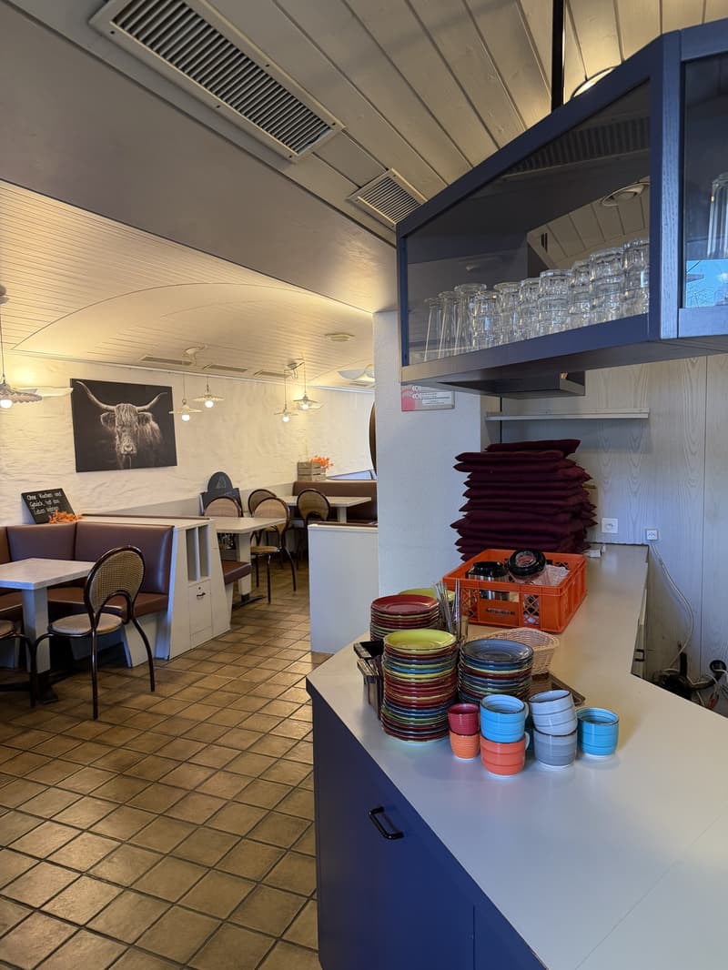 Ladenlokal & Café zu vermieten (2)
