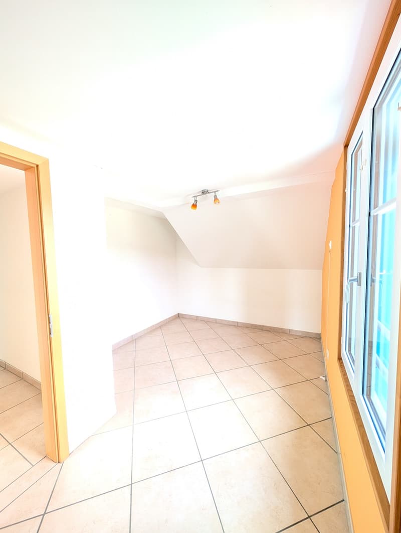 Maisonette moderna di 5,5 locali (127m²) nel centro: 2 minuti alla stazione/Migros, utilizzo del giardino & vista sulla montagna (10)
